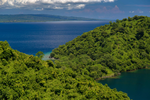 Panorama Teluk Saleh di Sumbawa. Foto: Deni_Sugandi/Shutterstock