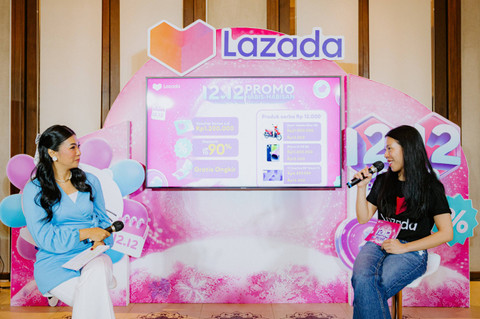 Amelia Tediarjo (kanan), Head of Operations, Lazada Indonesia, dalam sesi talkshow acara Media Gathering Lazada 12.12 Promo Habis-Habisan. Foto: Lazada