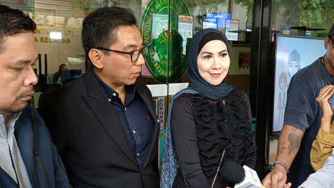 Venna Melinda di Pengadilan Agama Jakarta Selatan, Jumat (6/12). Foto: Aprilandika Pratama/kumparan