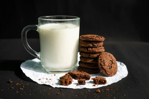 ilustrasi Perbedaan Susu UHT dengan Susu Full Cream. Sumber: mirza mustofa/unsplash
