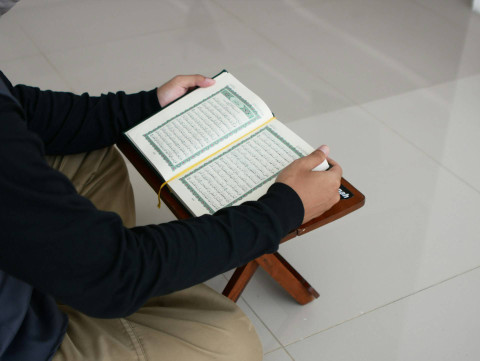 Ilustrasi Cara Membaca Bacaan Isymam, Sumber Unsplash Masjid MABA
