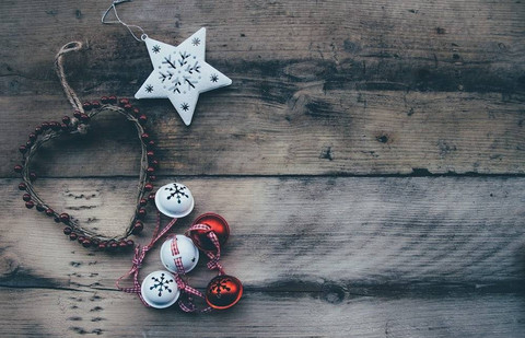 Ilustrasi Lirik Lagu Selamat Natal Papa dan Mama Selamat Natal Teman      Sumber Unsplash/Annie Spratt