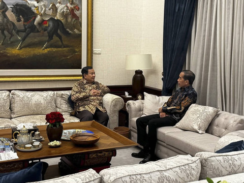 Presiden Prabowo Subianto bertemu dengan Presiden ke-7 RI Jokowi di kediamannya, Jalan Kertanegara, Jaksel, Jumat (6/12/2024). Foto: Instagram/ @prabowo