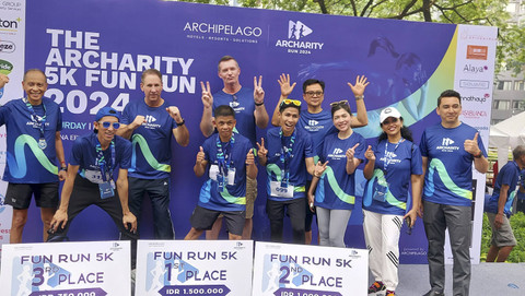 Para pemenang Archarity Run 2024 di kawasan Epicentrum, Kuningan, Jakarta Selatan pada Sabtu (7/12/2024). Foto: Gitario Vista Inasis/kumparan