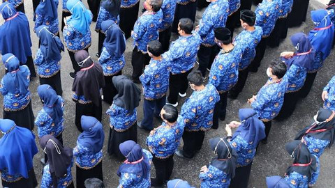 Ilustrasi contoh surat teguran PNS. Foto: Unsplash/Mufid Majnun