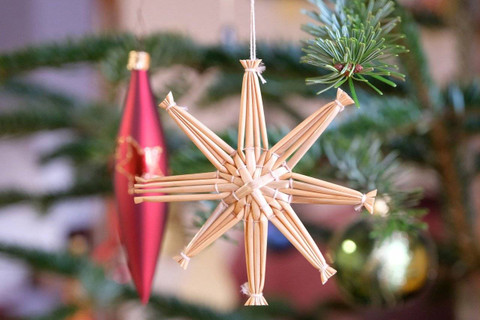 Ilustrasi lirik lagu natal pertama - Sumber: pixabay.com/innviertlerin