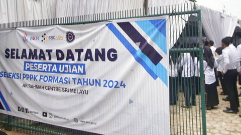 Spanduk besr yang terpajang di lokasi seleksi pegawai honorer menjadi status PPPK Pemprov Sumsel dan Pemkot Palembang, Sabtu (7/12) Foto: ary/urban id