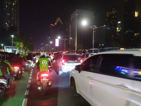 Kemacetan di Jalan Jenderal Sudirman pada Sabtu (7/12). Foto: Rachmadi Rasyad/kumparan