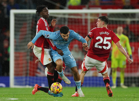 Pertandingan Liga Inggris antara Manchester United vs Nottingham Forest di Old Trafford, Minggu (8/12/2) dini hari WIB. Foto: Reuters/Lee Smith