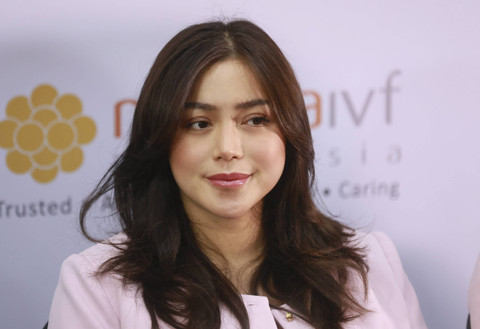 Artis Jessica Iskandar saat konferensi pers terkait kelahiran anak ke tiga di RSU Bunda Menteng, Jakarta, Minggu, (8/12/2024). Foto: Agus Apriyanto
