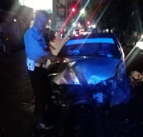 Mobil yang terlibat kecelakaan di Jalan Tengku Umar. | Foto: Satlantas Polresta Bandar Lampung
