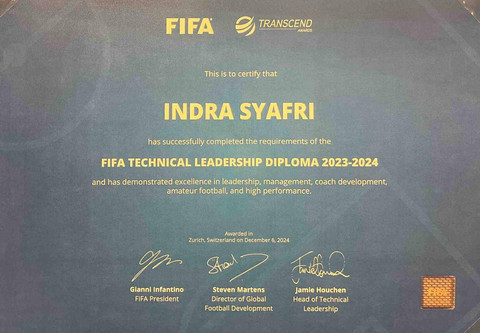 Indra Sjafri lulus dari program FIFA Technical Leadership Diploma yang dilakukan di Zurich, Swiss, pada 2024. Foto: Indra Sjafri