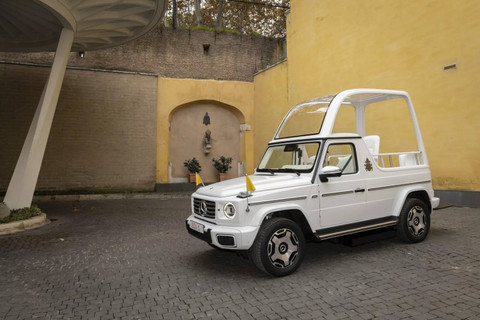 Mobil listrik Mercedes-Benz G Class untuk Paus Fransiskus. Foto: Dok. Mercedes-Benz