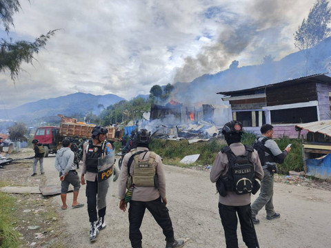 Rumah di Intan Jaya yang dibakar saat bentrok antar-pendukung paslon. Dok: Polres Intan Jaya