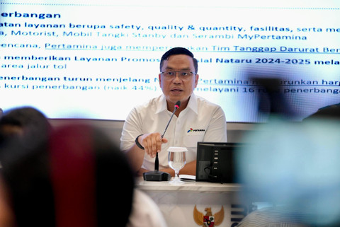 Direktur Utama Pertamina, Simon Aloysius Mantiri pada konferensi pers di Kementerian BUMN, Jakarta, Senin (9/12/2024). Foto: Dok. Pertamina