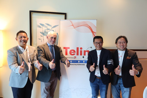 Direktur Wholesale & International Service Bogi Witjaksono (kiri), Direktur Eksekutif Citra Connect & NDP Marco Bardelli (kedua dari kiri), CEO Telin Budi Satria Dharma Purba (kedua dari kanan), Chief of Product Telin Azmal Yahya (paling kanan). Foto: Dok. Telkom