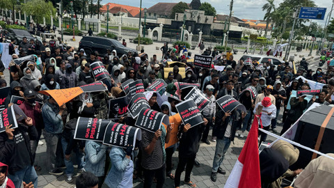 Demo menolak Gus Miftah mundur dari jabatan Utusan Khusus Presiden oleh Aliansi Santri Jalanan di Titik Nol Kilometer Yogyakarta. Foto: Resti Damayanti/Pandangan Jogja
