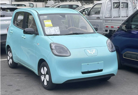 Kembaran mobil listrik Wuling Air EV di pasar China, Wuling Hongguang Mini EV 5-pintu. Foto: Dok. Car News Asia