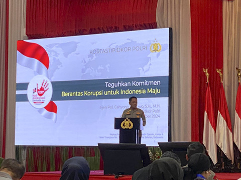 Kakortas Tipikor Irjen Cahyo Wibowo memberikan sambutan di Hari Anti Korupsi Sedunia di STIK-PTIK, Jakarta pada Senin (9/12/2024). Foto: Abid Raihan/kumparan