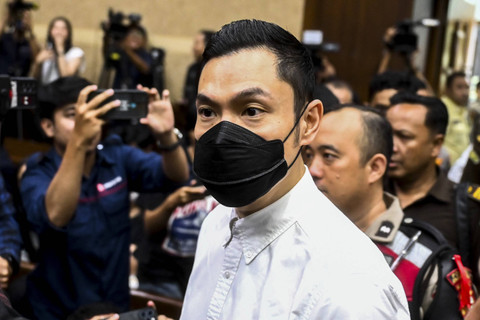 Terdakwa kasus dugaan korupsi tata niaga komoditas timah di wilayah izin usaha pertambangan (IUP) PT Timah tahun 2015-2022 Harvey Moeis bersiap menjalani sidang tuntutan di Pengadilan Tipikor, Jakarta, Senin (9/12/2024). Foto: Rivan Awal Lingga/ANTARA FOTO