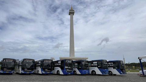 Peluncuran 200 unit bus listrik di Monas, Jakarta Pusat, Selasa (10/12/2024). Foto: Haya Syahira/kumparan