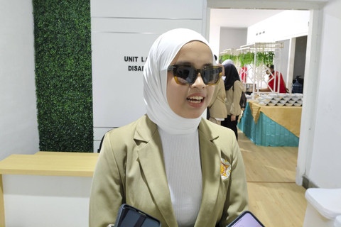 Penyanyi Putri Ariani di kompleks UGM, Selasa (10/12/2024). Foto: Arfiansyah Panji Purnandaru/kumparan