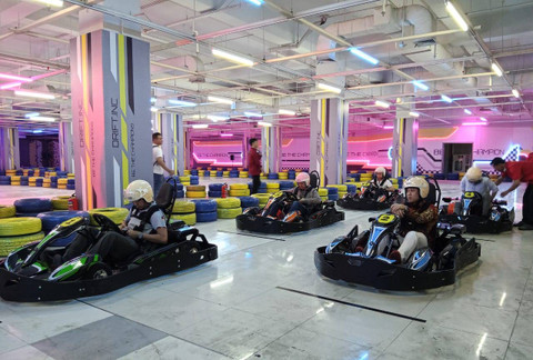 Memacu Adrenalin Lewat Balap Gokart Indoor Terpanjang di Surabaya