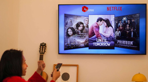 MAXStream Studios secara resmi melisensikan film original Primbon, Merindu Cahaya de Amstel, dan Until Tomorrow ke Netflix. Foto: Telkomsel