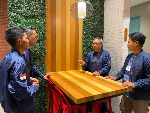 Brainstorming tim mekanik sepeda motor Honda Indonesia di Filipina sebelum mengikuti kejuaraan Honda Asia & Oceania Motorcycle Technician Skill Contest (AOC), Selasa (10/12/2024). Foto: Astra Honda Motor