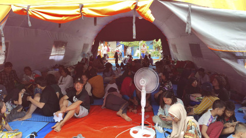 Suasana di SDN 09 Kebon Kosong yang dijadikan posko pengungsian warga terdampak kebakaran di Kemayoran, Jakarta Pusat. Foto: Rachmadi Rasyad/kumparan