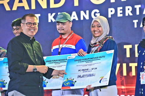 Pemberian penghargaan pada program tahunan Grand Forum Inovasi Mutu (GFIM) sebagai ajang mempertemukan inovator-inovator di lingkungan Kilang Pertamina Internasional (KPI). Foto: Dok. Pertamina
