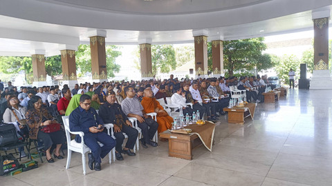 BNPT menyelenggarakan kegiatan dialog kebangsaan lintas agama yang berlangsung di Rumah Dinas Bupati Karanganyar, Kabupaten Karanganyar, Jawa Tengah, Rabu (11/12/2024).  Foto: Thomas Bosco/kumparan