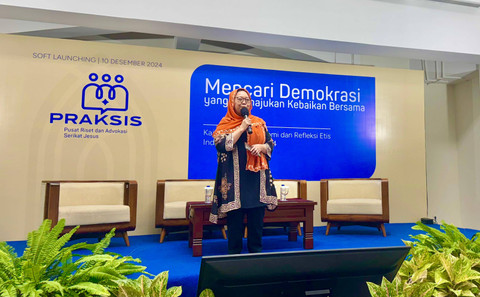 Direktur Jaringan Gusdurian, Alissa Qotrunnada Munawaroh Wahid, dalam Soft Launching PRAKSIS, Selasa (10/12). Foto: Dok. PRAKSIS