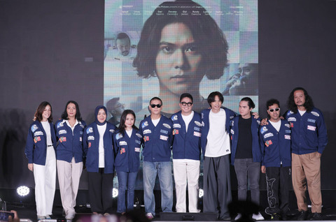 Sutradara Umay Shahab beserta pemeran film Perayaan Mati Rasa di Studio AD Jakarta, Rabu, (11/12/2024). Foto: Agus Apriyanto