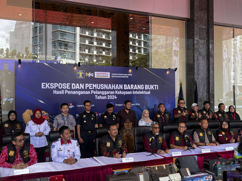 Pemusnahan barang bukti pelanggaran kekayaan intelektual di Jakarta, Kamis (12/12/2024). Foto: Rayyan Farhansyah/kumparan