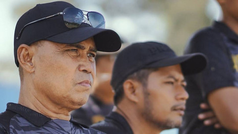 Pelatih Persewangi, Syamsuddin Batola. Foto: Instagram @persewangiofficial