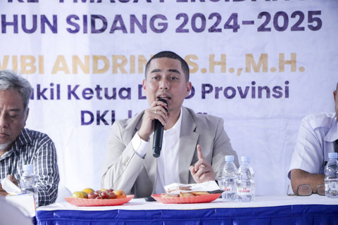 Ketua DPW Partai NasDem Jakarta, Wibi Andrino ucapkan selamat kepada Pasangan Pramono Anung dan Rano Karno, di Jakarta, Kamis (12/12/2024). Foto: Dok. Tim Humas NasDem