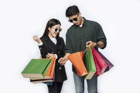 Manfaatkan promo harbolnas 12.12 bersama kartu kredit BRI.  Foto: Shutterstock