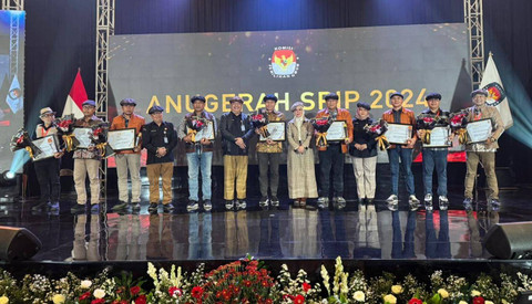 Penghargaan yang di peroleh KPU Provinsi Lampung | Foto : Dok. Humas KPU Lampung