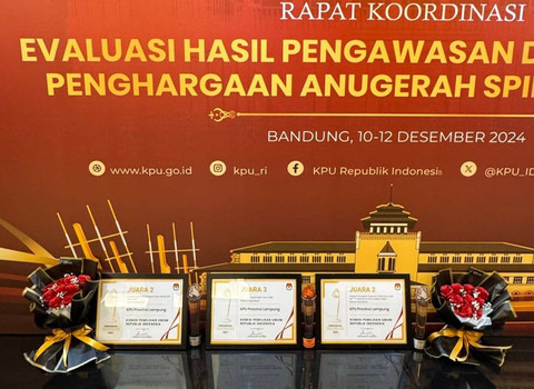 Penghargaan yang di peroleh KPU Provinsi Lampung | Foto : Dok. Humas KPU Lampung