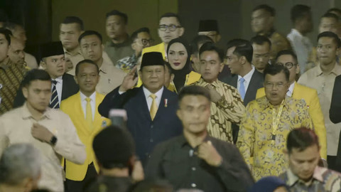 Presiden Prabowo Subianto bersama Jusuf Kalla menghadiri perayaan HUT ke-60 Partai Golkar di Sentul International Convention Center (SICC), Bogor, Kamis (12/12/2024). Foto: YouTube/ Golkar Indonesia 