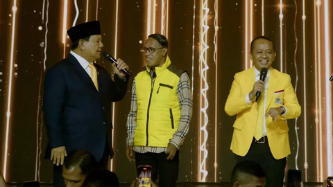 Presiden Prabowo Subianto bernyanyi saat menghadiri perayaan HUT ke-60 Partai Golkar di Sentul International Convention Center (SICC), Bogor, Kamis (12/12/2024). Foto: Golkar 