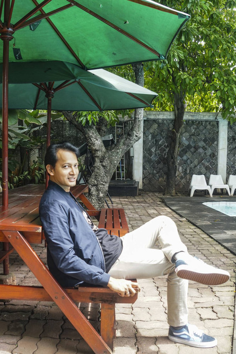 Aktor sekaligus pemeran film 1 Imam 2 Makmum Fedi Nuril berpose saat kunjungan ke kumparan di Pasar Minggu, Jakarta, Rabu (11/12/2024). Foto: Darryl Ramadhan/kumparan