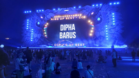 Hari pertama Djakarta Warehouse Project (DWP) 2024 Festival digelar pada Jumat (13/12) di Jakarta International Expo, Kemayoran, Jakarta Pusat. Foto: Vincentius Mario/kumparan