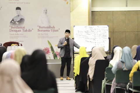 Komunitas Bestie Till Jannah menggelar bertajuk "The Beauty of Faith" di Graha Pos Indonesia, Kamis (12/12/2024). Foto: Dok. Istimewa