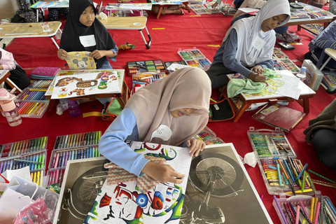 Anak-anak mengikuti kegiatan Toyota Dream Car Art Contest x Auto2000 Art For Future di Auto 2000 Grand Depok City. Foto: Fitra Andrianto/kumparan