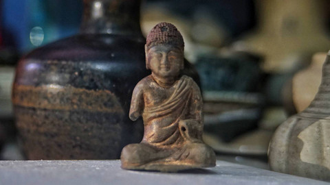 Harta karun Sungai Musi Palembang berupa patung perunggu budha yang ditemukan dari dasar sungi oleh penyelam, Sabtu (14/12) Foto: ary priyanto/urban id