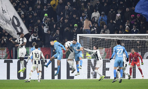 Jay Idzes bikin gol ke gawang Juventus. Foto: Massimo Pinca/REUTERS