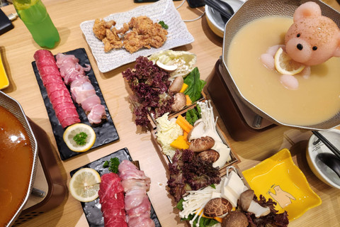 Pembukaan restoran Kuma-Chan Onsen shabu-shabu pertama di Indonesia di Lippo Mall Puri. Foto: Ela Nurlaela/kumparan
