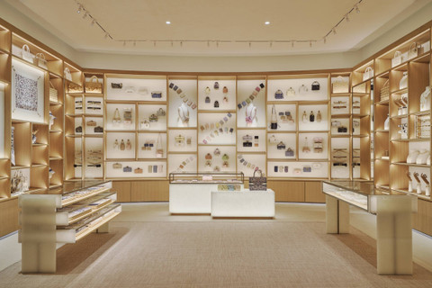 Rumah mode asal Prancis, Christian Dior, membuka gerai bertema Gold House di Bangkok, Thailand. Foto: Dior